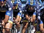 El ciclista espa&ntilde;ol, Alberto Contador, junto al equipo Saxo Bank.