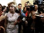 La presidenta de la Comunidad de Madrid, Esperanza Aguirre, atiende a los medios de comunicaci&oacute;n tras finalizar la primera sesi&oacute;n del debate sobre el estado de la regi&oacute;n que se celebra en la Asamblea de Madrid.
