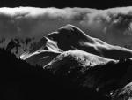 'Nubes sobre monta&ntilde;a. Alaska, 1973', una de las fotos de la muestra