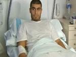 Jos&eacute; Antonio, en la cama del hospital donde se recupera de sus lesiones.