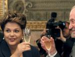 Dilma Rousseff brinda con el rey Juan Carlos este lunes en una comparecencia p&uacute;blica.