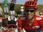 El ciclista de Pinto, Alberto Contador, durante la subida a La Bola del Mundo en la Vuelta a Espa&ntilde;a.