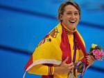 La nadadora espa&ntilde;ola, Mireia Belmonte, celebra una de sus dos medallas en Londres 2012.