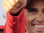 El ciclista de Pinto, Alberto Contador, celebra su victoria virtual en la Vuelta a Espa&ntilde;a 2012.