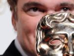 Quentin Tarantino posa tras recibir un premio BAFTA al mejor gui&oacute;n por 'Django Desencadenado'.