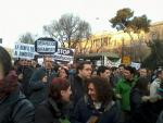 Un grupo de manifestantes durante la protesta por una vivienda digna y contra los desahucios de Madrid.