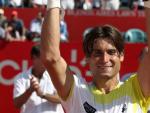 David Ferrer levanta el trofeo de campe&oacute;n del ATP de Buenos Aires 2013.