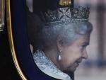 La reina Isabel II, dirigi&eacute;ndose hacia el Parlamento brit&aacute;nico.