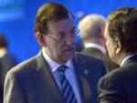 El presidente de la Comisi&oacute;n Europea, Jose Manuel Durao Barroso, conversando con el presidente del Gobierno espa&ntilde;ol, Mariano Rajoy.