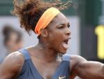 Serena Williams celebra su victoria en Roland Garros.