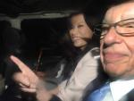 El magnate Rupert Murdoch, junto a su esposa Wendi Dengg.