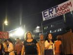 Una protesta contra el cierre de la televisi&oacute;n p&uacute;blica de Grecia.