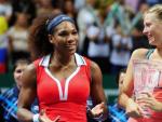 Serena Williams y Maria Sharapova tras un torneo de Estambul que gan&oacute; la estadounidense.