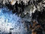 Helictitas de calcita en las b&oacute;vedas de la Cueva del Soplao.