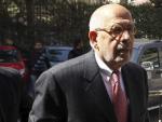 El premio Nobel de la Paz y miembro del partido opositor Frente Nacional de Salvaci&oacute;n, Mohammed el Baradei, llega a un encuentro de la coalici&oacute;n opositora, en la sede del partido Al Al-Wafd en El Cairo.