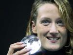 Mireia Belmonte con la medalla de plata en los 200 mariposa del Mundial de nataci&oacute;n.