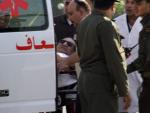 Mubarak, siendo asistido a su salida de prisi&oacute;n.