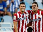 David Villa y Koke Resurrecci&oacute;n, del Atl&eacute;tico de Madrid, celebran el gol del segundo en el estadio de Anoeta.
