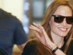 Angelina Jolie a su llegada al aeropuerto de Tokio este 28 de junio de 2013.