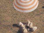 Aterrizaje de los astronautas de la Soyuz en Kazajist&aacute;n.