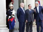 El presidente franc&eacute;s, Fran&ccedil;ois Hollande (2-i), posa junto al secretario de Estado de EE UU, John Kerry (2-d), el ministro de Exteriores brit&aacute;nico, William Hague (i), y el ministro de Exteriores franc&eacute;s, Laurent Fabius (d).