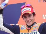 Marc M&aacute;rquez, sonriente en el podio del Gran Premio de San Marino 2013.