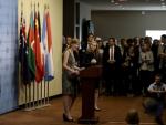La embajadora estadounidense ante la ONU, Samantha Power, se dirige a los periodistas en la sede de Naciones Unidas en Nueva York.
