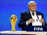 Joseph Blatter desvela las sedes del Mundial de 2018 y 2020.