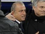 El entrenador del Real Madrid, el portugu&eacute;s Jos&eacute; Mourinho (d), y el t&eacute;cnico del Galatasaray Fatih Terim (i).