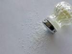 El consumo de sal no debe pasar de 5 gr. y mejor si es yodada.