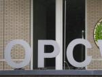 Logotipo de la Organizaci&oacute;n para la Prohibici&oacute;n de Armas Qu&iacute;micas (OPCW, por sus siglas en ingl&eacute;s) en la fachada de su sede en La Haya (Holanda).