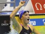 La nadadora espa&ntilde;ola Mireia Belmonte celebra su r&eacute;cord del mundo en los 400 libres en piscina corta.