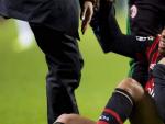 Robinho, delantero del Milan, lesionado en el partido ante el Celtic.