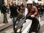El actor G&eacute;rard Depardieu, en su moto, por las calles de Par&iacute;s.