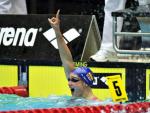Mireia Belmonte celebrando un triunfo en el Campeonato de Europa de nataci&oacute;n en piscina corta.