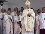 El cardenal arzobispo de Madrid, Antonio Mar&iacute;a Rouco Varela, oficia la Eucarist&iacute;a, que constituye el acto central de la Fiesta de la Familia.