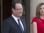 Imagen de archivo del presidente franc&eacute;s Fran&ccedil;ois Hollande y su pareja Valerie Trierweiler.