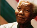 Fotograf&iacute;a de archivo del 26 de agosto de 2004 del Premio Nobel de Paz sudafricano Nelson Mandela durante una rueda de prensa en Johanesurgo (Sud&aacute;frica).