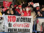 Trabajadores de Coca-Cola protestando a la entrada del Hotel Auditorium de Madrid, donde tiene lugar la gala de la 28 edici&oacute;n de los Premios Goya.