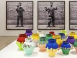 Instalaci&oacute;n del artista chino Ai Weiwei, de un valor de un mill&oacute;n de d&oacute;lares, formada por vasijas de la dinast&iacute;a Han coloreadas con pintura industrial.