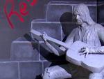 Estatua de Kurt Cobain en su localidad natal, Aberdeen, obra de Randi Hubbard.