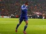 Fernando Torres, delantero espa&ntilde;ol del Chelsea, celebra su gol ante el Galatasaray en la ida de su eliminatoria de octavos de final de la Champions.
