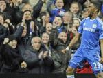 El delantero camerun&eacute;s del Chelsea Samuel Eto'o celebra un gol en Stamford Bridge.