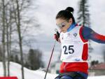 Una atleta participa en un entrenamiento libre de cara a los Juegos Paral&iacute;mpicos de Invierno de Socchi, en el Laura Cross-Country Ski &amp; Biathlon Center,