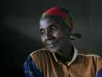 Retrato del sudafricano Guy Tillin, de una mujer de Malaui