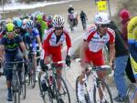 Los ciclistas espa&ntilde;oles Alberto Contador (d), del Tinkof-Saxo, y Joaquim Purito Rodr&iacute;guez (2d), del Katusha, durante los &uacute;ltimos kil&oacute;metros de la tercera etapa de la Volta 2014.