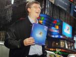 Una imagen de 2001 en la que se puede ver a Bill Gates promocionando Windows XP.