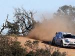El piloto franc&eacute;s Sebastien Ogier conduce su Volkswagen Polo WRC por caminos del Algarve cercanos a Loul&eacute; durante la cuarta manga de la &uacute;ltima etapa del Rally de Portugal 2014.