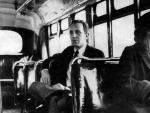 Imagen sin fechar de Rosa Parks, en un autob&uacute;s de Montgomery (Alabama)