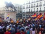 Cientos de personas piden en la Puerta del Sol la III Rep&uacute;blica.